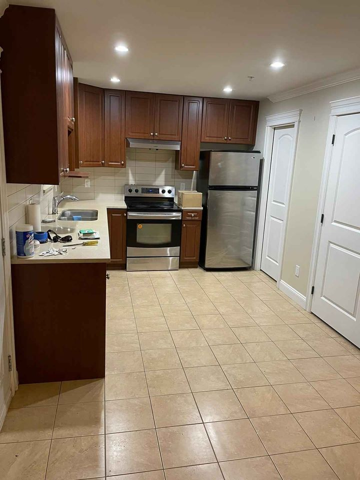 rent 2 Beds House in Killarney, Vancouver, BC